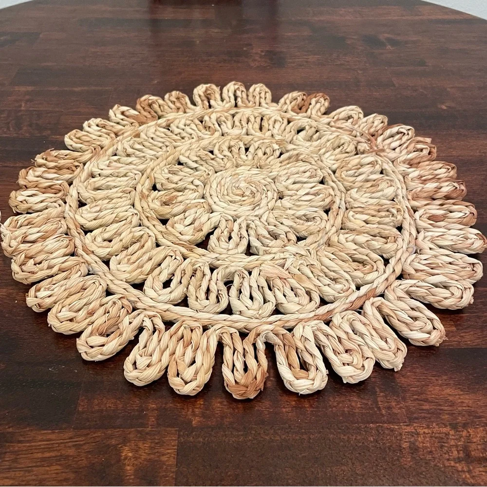 Round Woven Placemats, Flower Style Maize, Natural Braided,‎ 15 inch - Set of 2